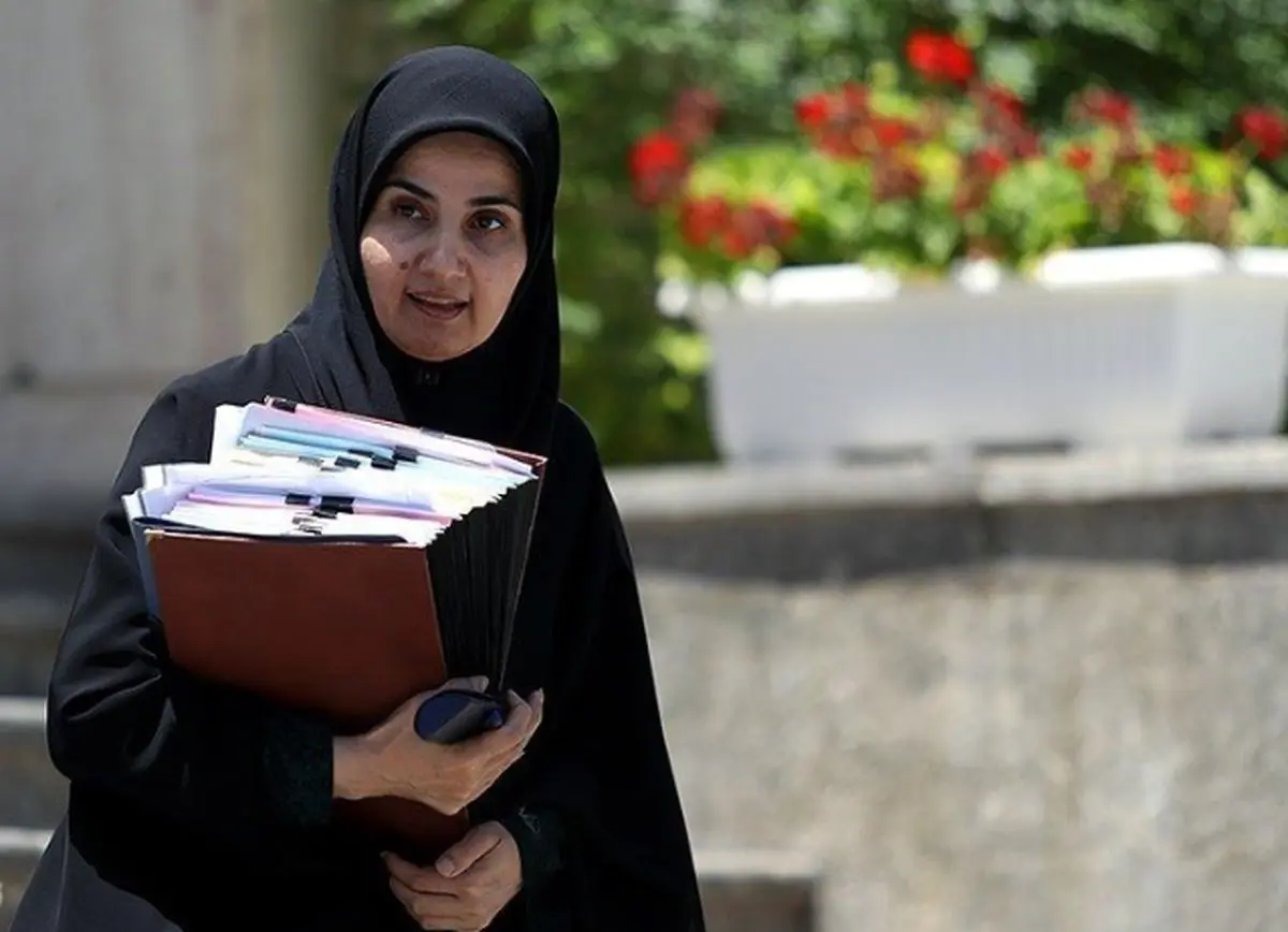 پوشش لعیا جنیدی، معاون حقوقی رئیسجمهوری/عکس