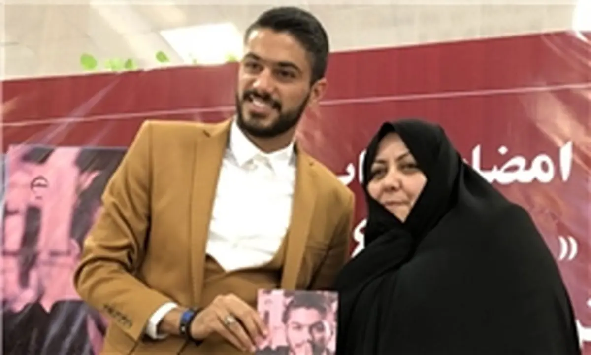 جشن امضای کتاب بازیکن پرسپولیس برگزار شد+تصاویر
