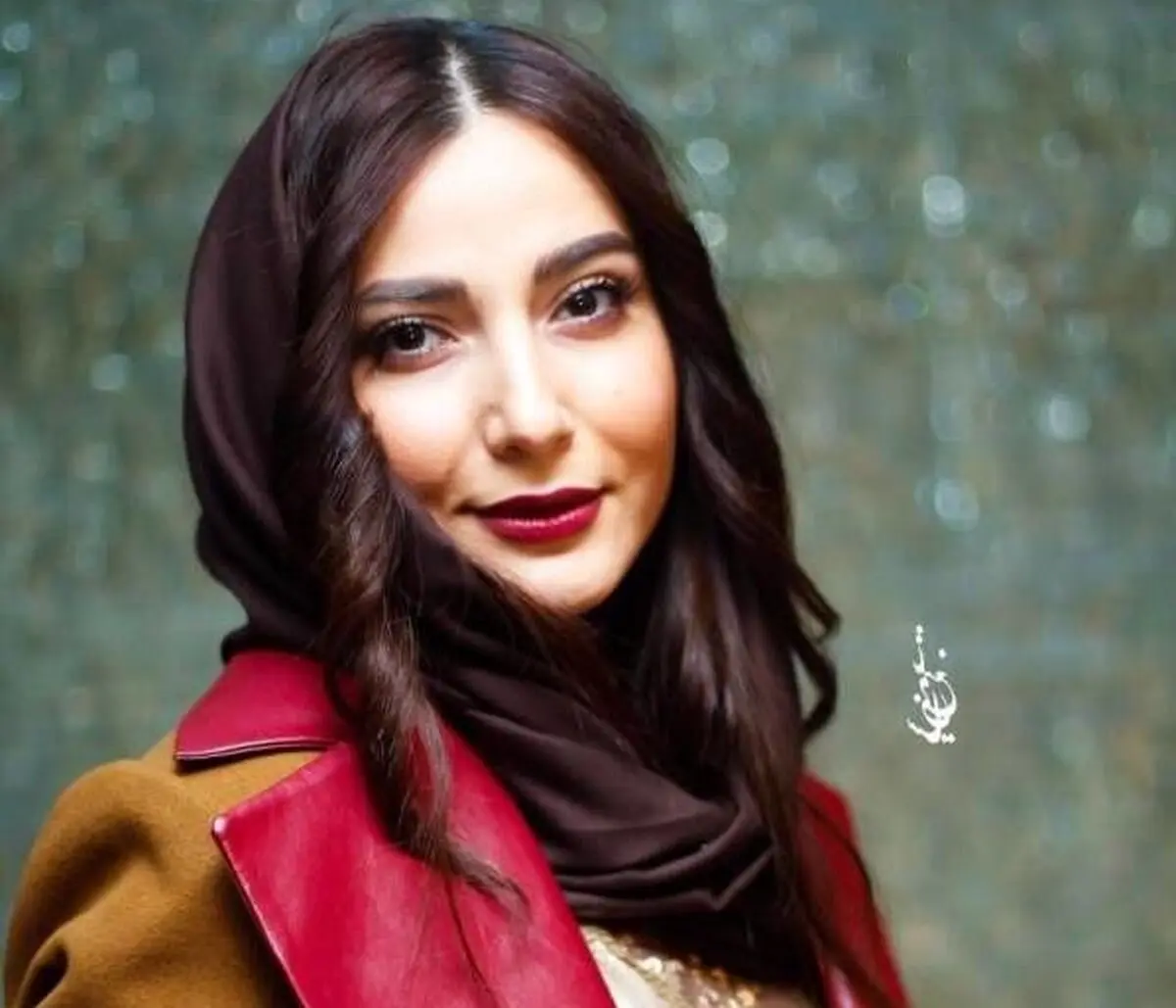 سلفی بازیگر سریال جیران در میان درخت‌ها /عکس