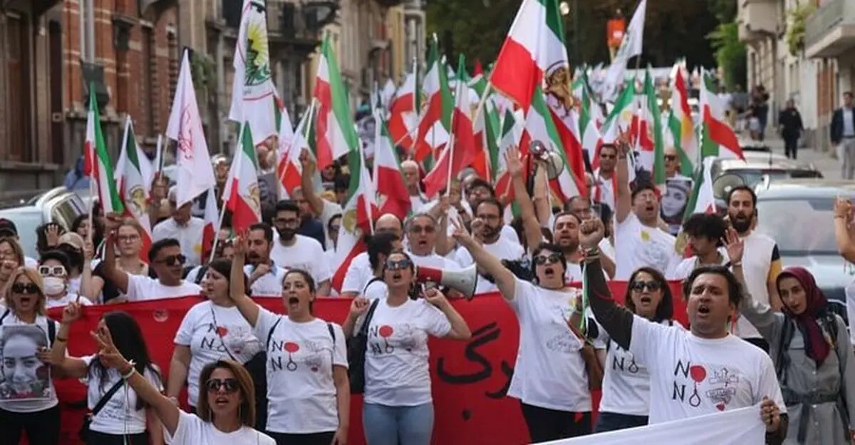 اجاره دختران جوان توسط منافقین