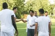 یورش استقلالی‌ها به سمت فرهاد مجیدی
