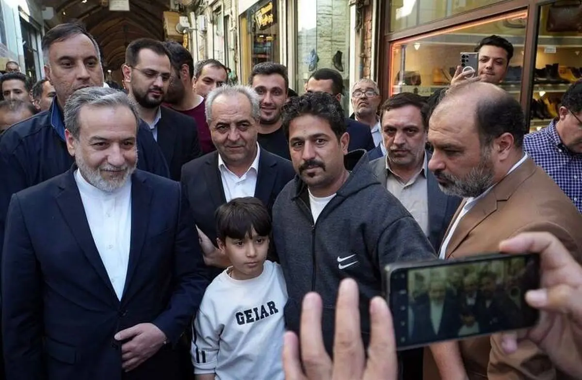 گشتوگذار کوتاه وزیر امور خارجه در بازار تبریز +عکس