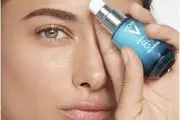 فواید استفاده از کرم آبرسان دور چشم 