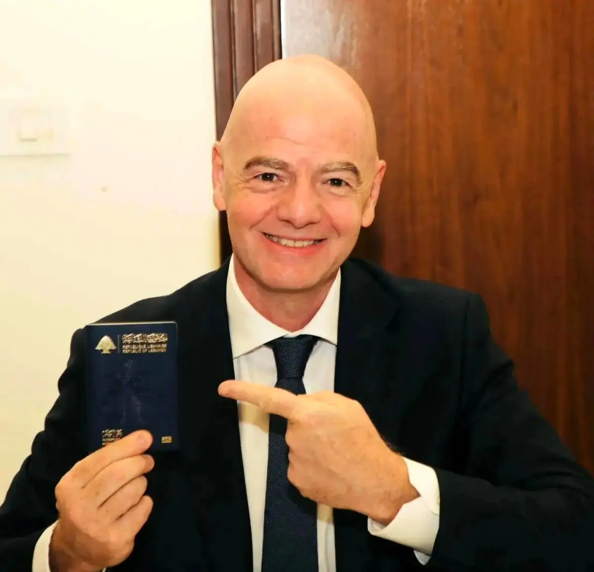 رئیس فیفا تابعیت لبنان را گرفت