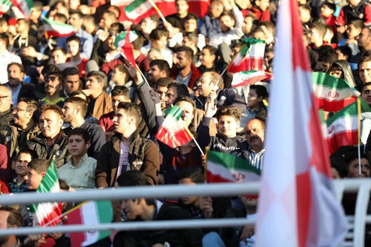 اهتزاز پرچم ایران در ورزشگاهها