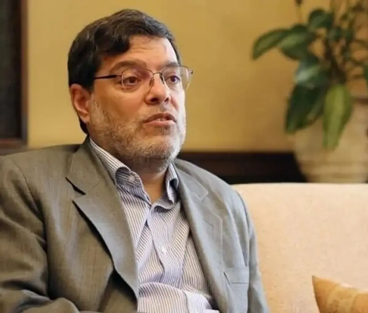 فرزند پزشک رهبر انقلاب: رهبری جایی نمی‌رود