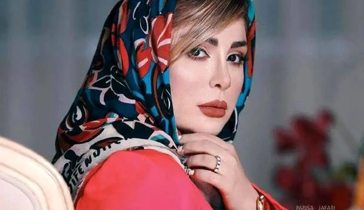 نیوشا ضیغمی و دخترش بر سر مزار پدر+ عکس