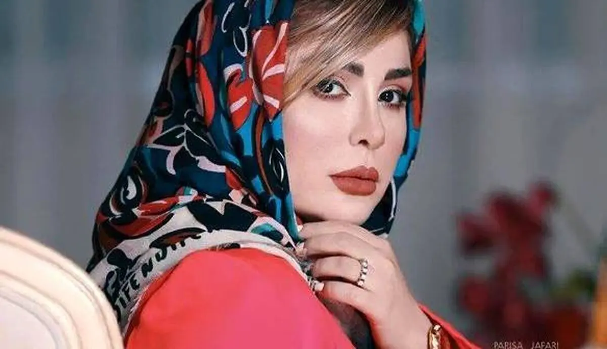نیوشا ضیغمی و دخترش بر سر مزار پدر+ عکس
