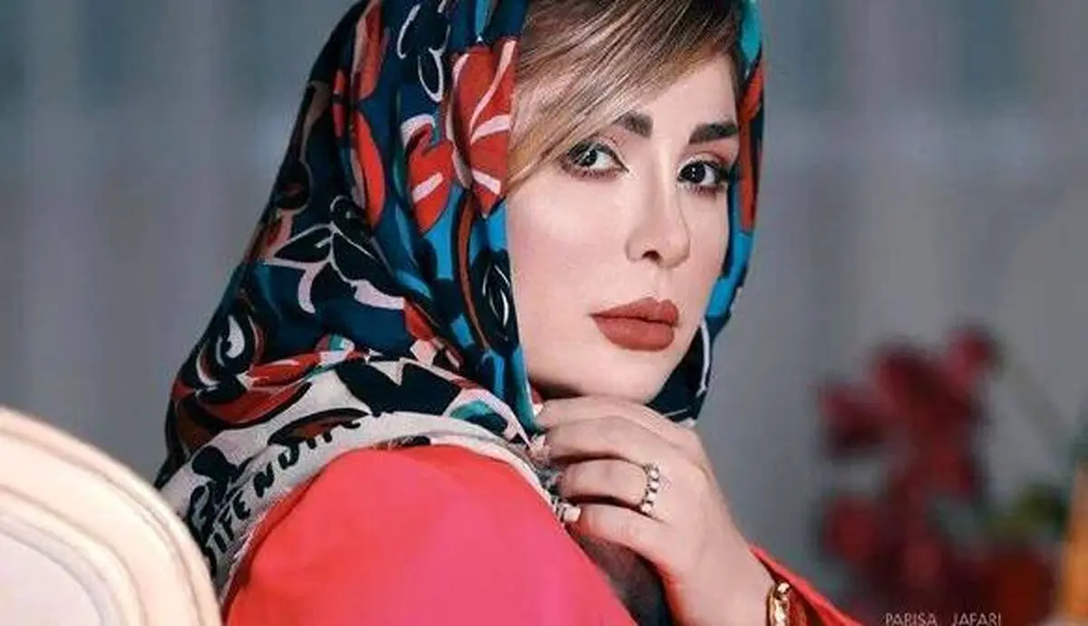 نیوشا ضیغمی و دخترش بر سر مزار پدر+ عکس
