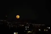 تصاویری زیبا از پدیده ابرماه در تهران
