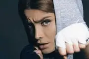 جوجه بازی تینا آخوندتبار در کنار دریاچه گهر /عکس