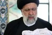 اذان‌گفتن رئیسی در گوش نوزاد کرجی