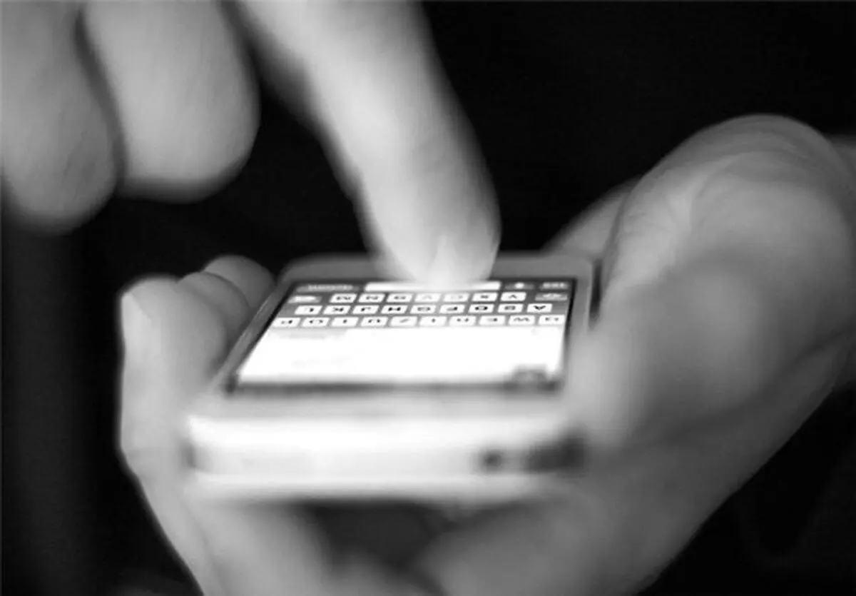 چگونگی کنترل فعالیت کودکان با تلفن همراه 