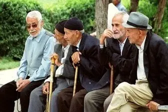خرداد به نیمه رسید و خبری از افزایش حقوق بازنشستگان نیست