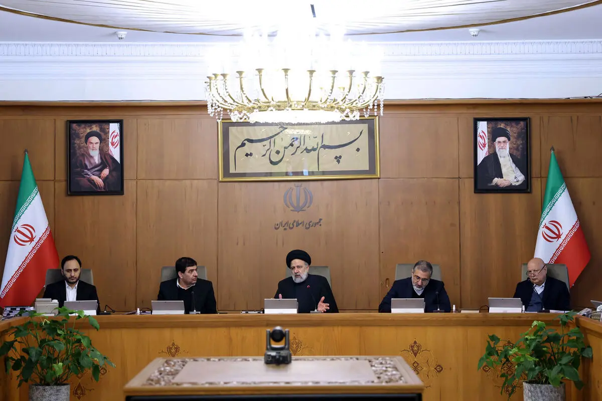 همه دستگاهها بانک مرکزی را در اجرای سیاستهای جدید ارزی یاری کنند