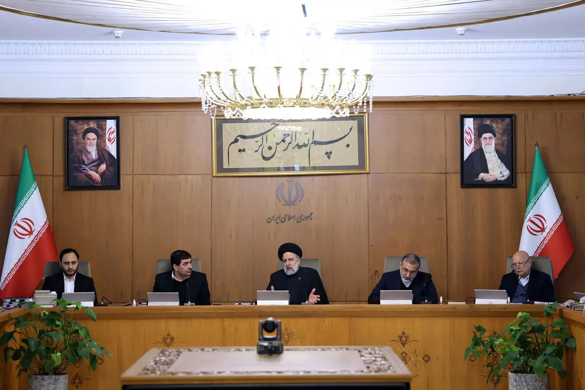 همه دستگاه‌ها بانک مرکزی را در اجرای سیاست‌های جدید ارزی یاری کنند
