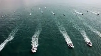 رژه یگان‌های دریایی سپاه در خلیج فارس