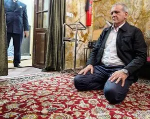 پزشکیان به زیارت حرم امام رضا(ع) مشرف شد+عکس