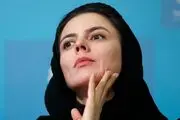پوشش متفاوت خانم بازیگر در کاخ رسانه های جشنواره فیلم فجر+ عکس