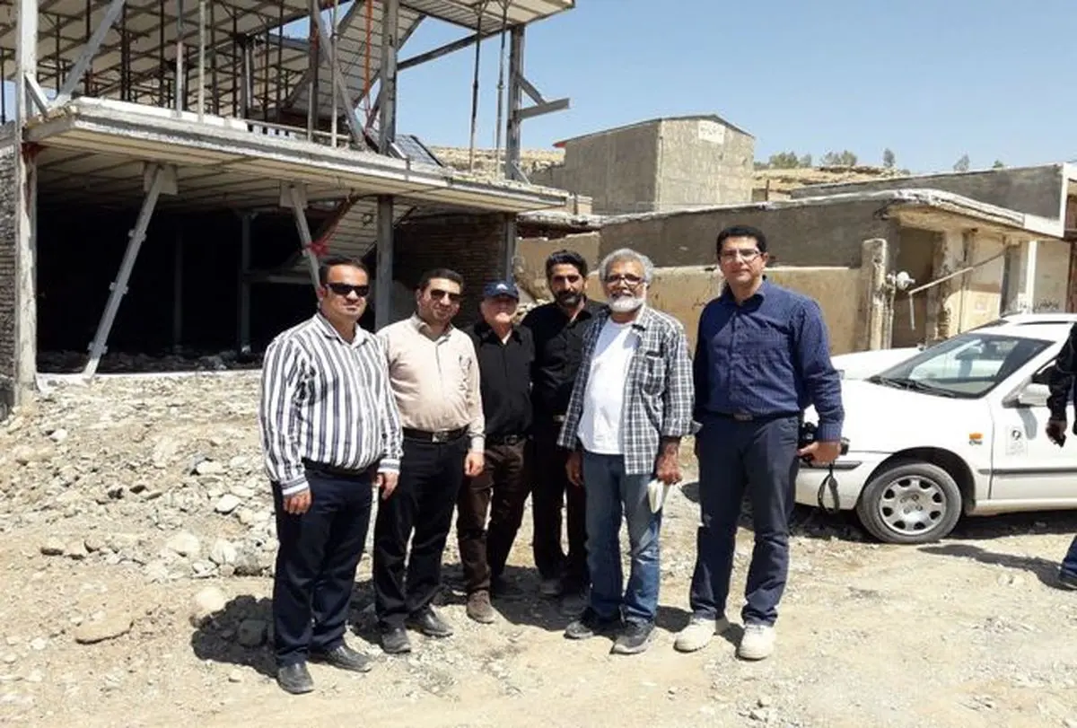 حضور بهروز افخمی در شهر سیل زده پلدختر