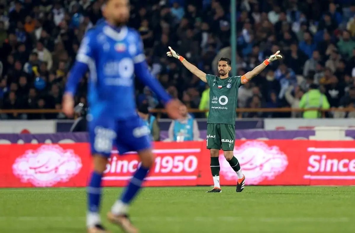 ببینید| وقت تلف کردن های سید حسین حسینی در دربی ۱۰۳ پرسپولیس و استقلال