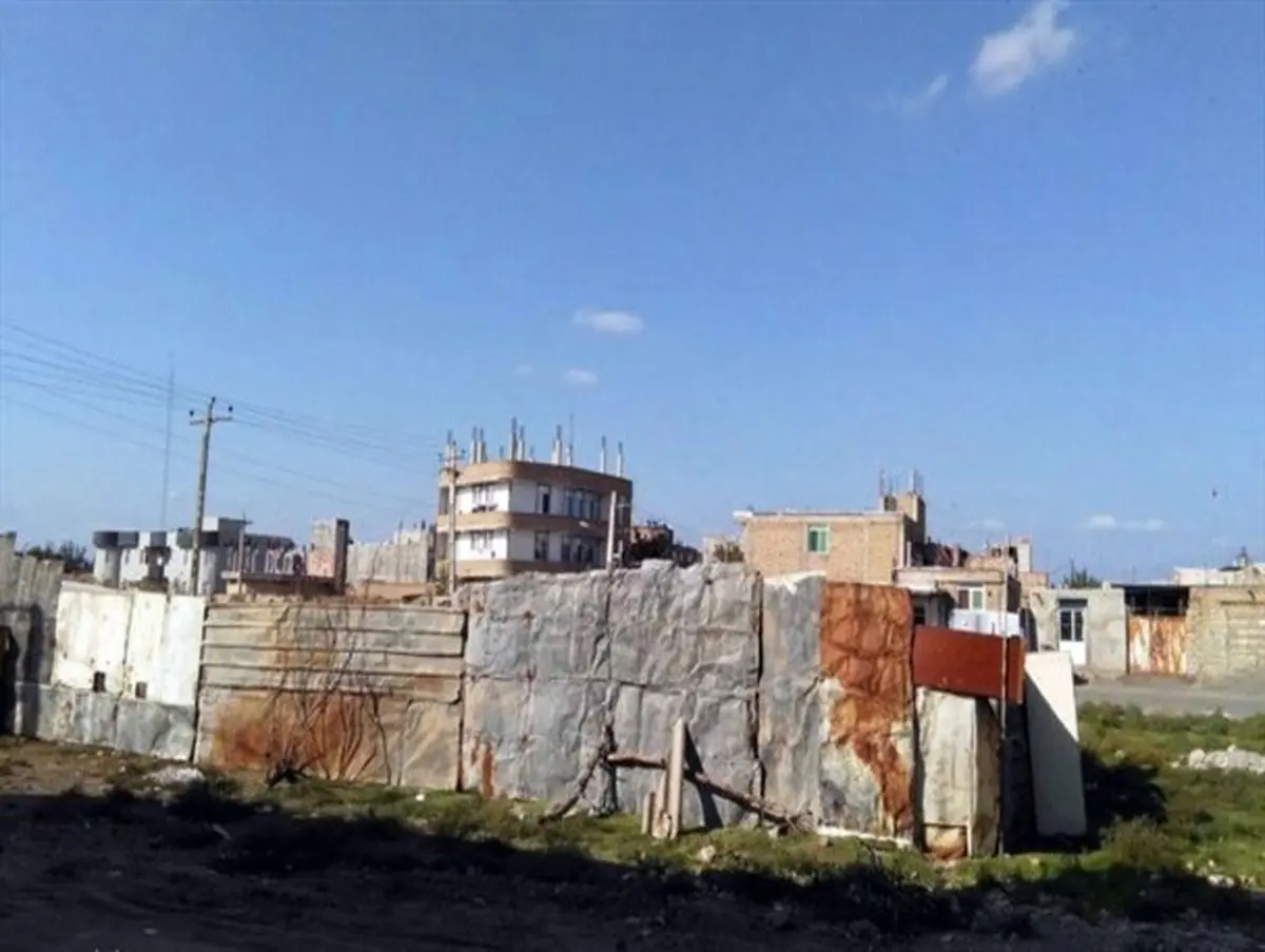 ساخت خانه با حلبی در پارس آباد! + عکس