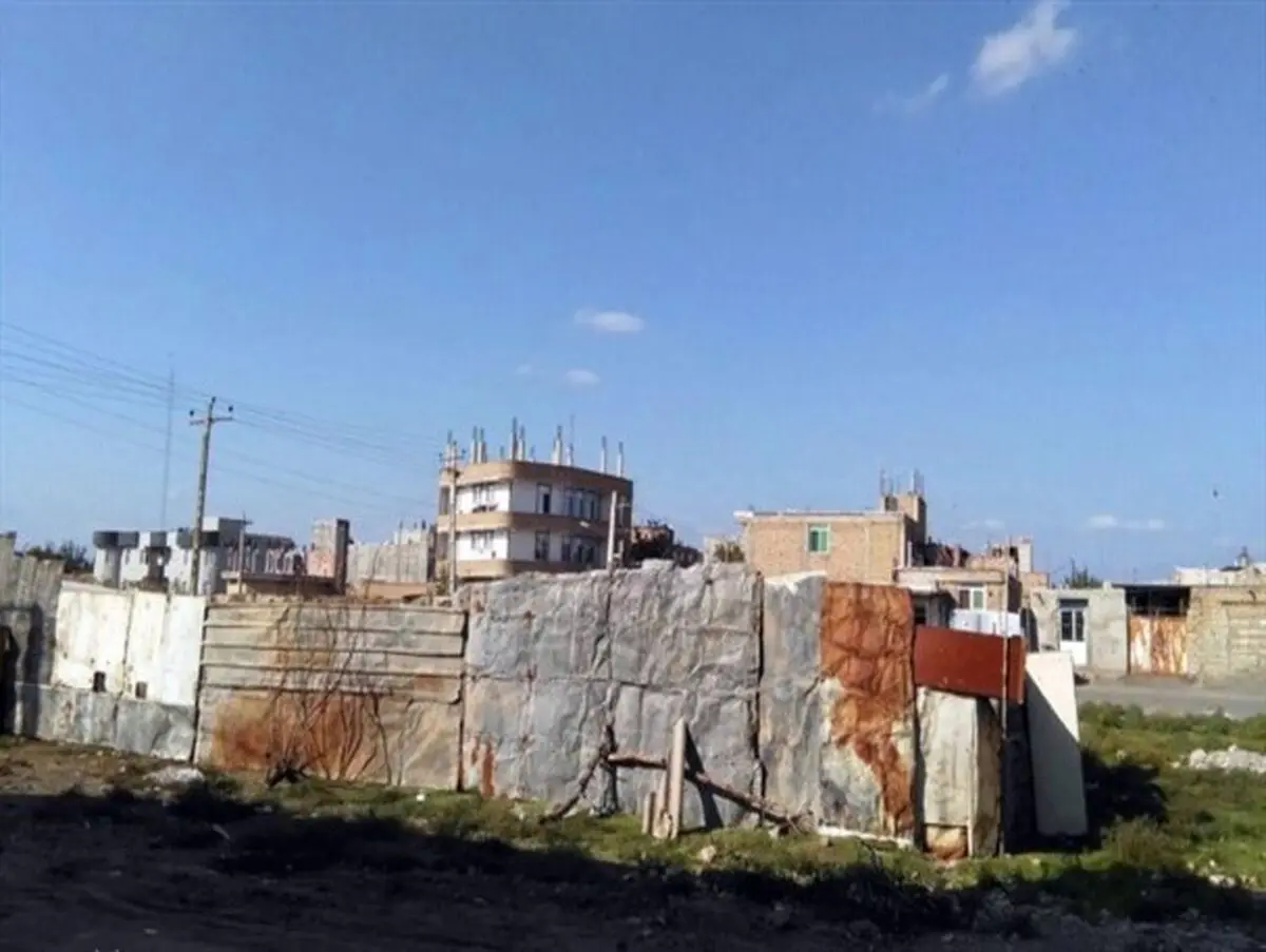 ساخت خانه با حلبی در پارس آباد! + عکس