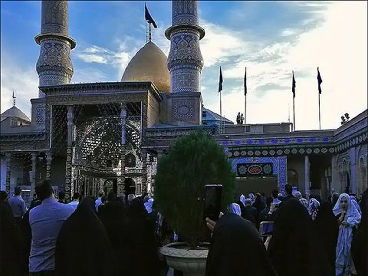 تعویض پرچم حرم عبدالعظیم حسنی (ع) در اول محرم