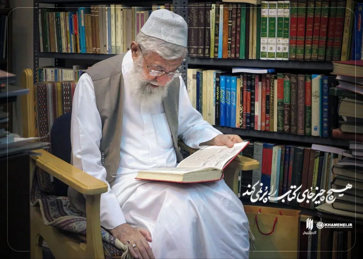 رهبر انقلاب در کتابخانه شخصی خود چه کتابهایی دارند؟