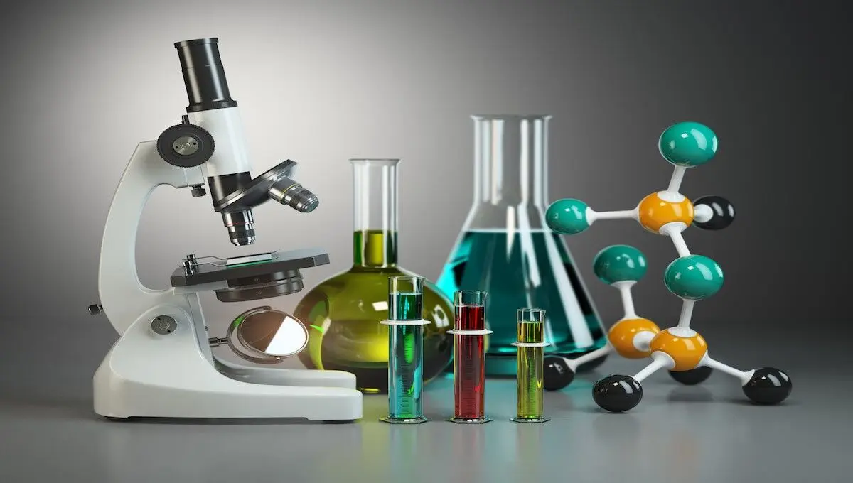 چرا مواد شیمیایی موجود در آزمایشگاه در ظروف پلاستیکی نگهداری می شوند؟
