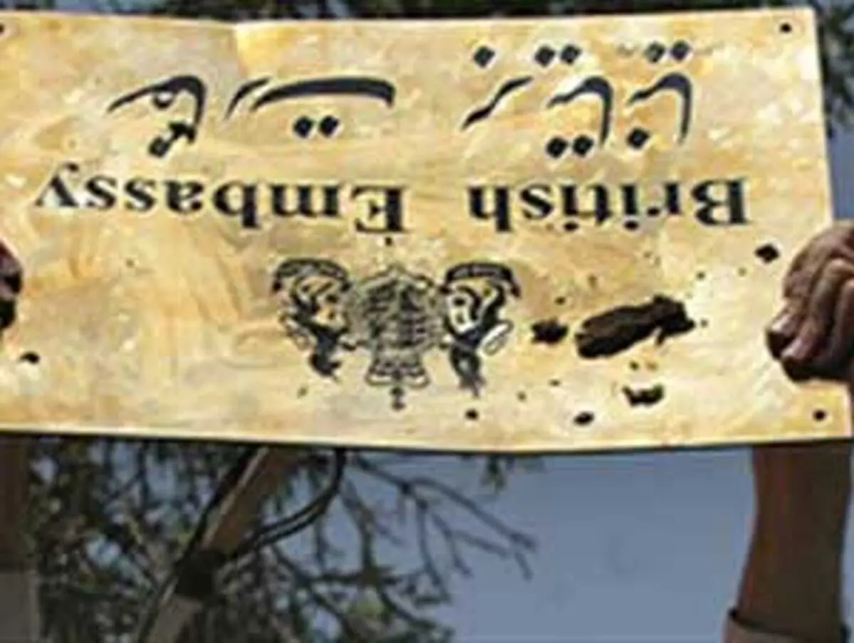دانشجویان وارد باغ قلهک شدند