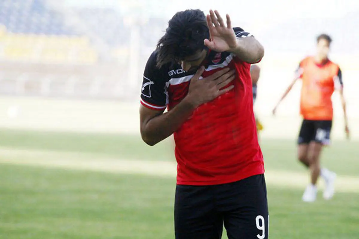 پرسپولیسی ها مادر ستاره خود را تهدید کرده اند