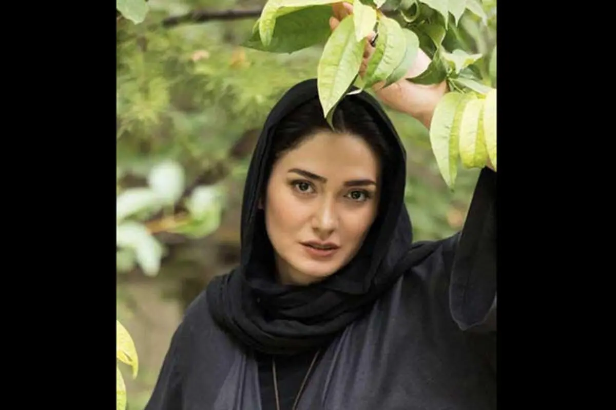 مینا وحید در سرمای پاییزی کنار ساحل /عکس