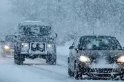 ببینید| بارش شدید برف در تهران موجب غافلگیری خودروها در برف شد