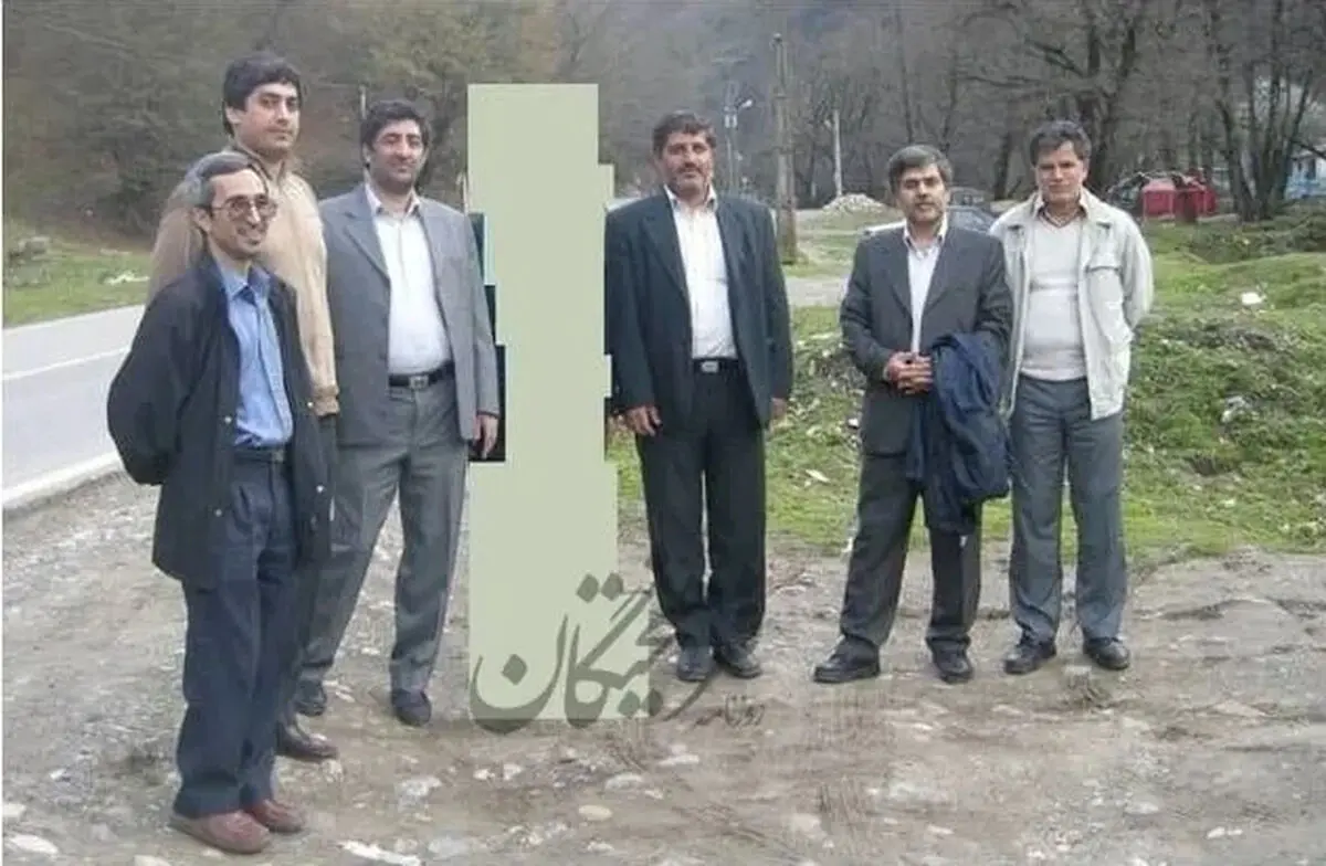 قابی ماندگار از جمع شهدای هسته‌ای در سال ۷۷ 