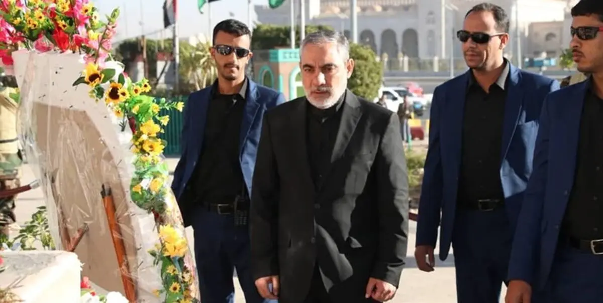 حضور سفیر ایران در یمن بر سر مزار شهید «صالح الصماد» 