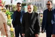 حضور سفیر ایران در یمن بر سر مزار شهید «صالح الصماد» 