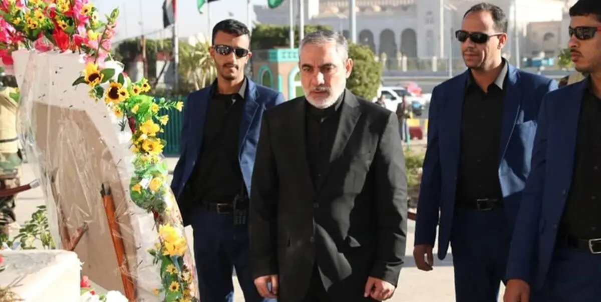 حضور سفیر ایران در یمن بر سر مزار شهید «صالح الصماد» 