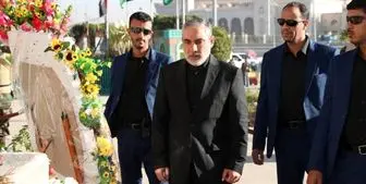 حضور سفیر ایران در یمن بر سر مزار شهید «صالح الصماد» 