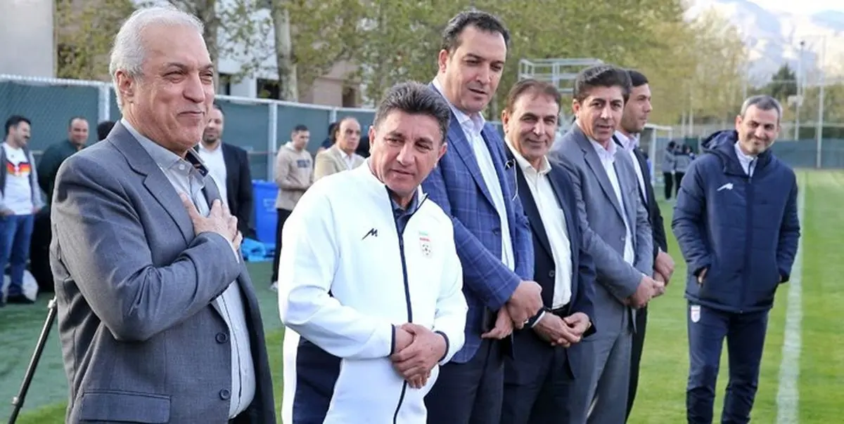 عکس یادگاری بانوان با قلعه نویی