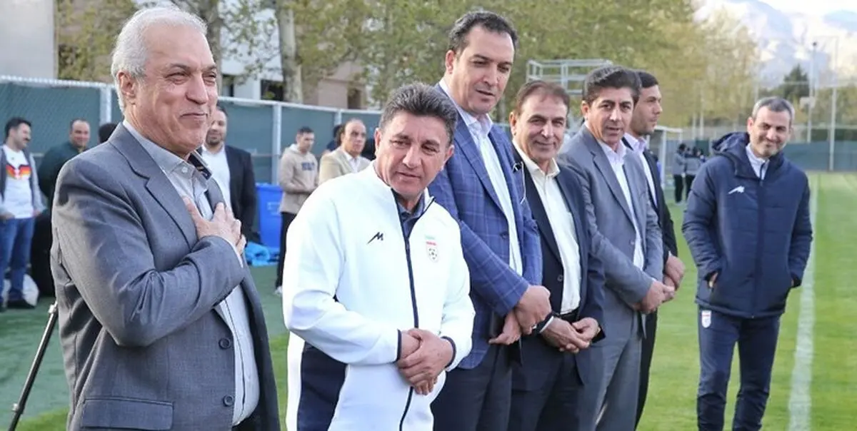 عکس یادگاری بانوان با قلعه نویی