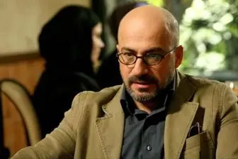 شهید چمران در اتاق گریم / عکس