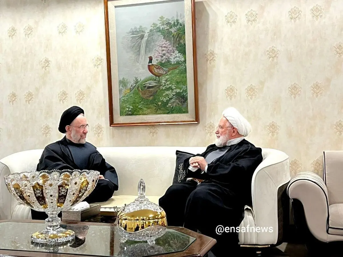 عکس دیده نشده از مهدی کروبی در آغوش سید محمد خاتمی
