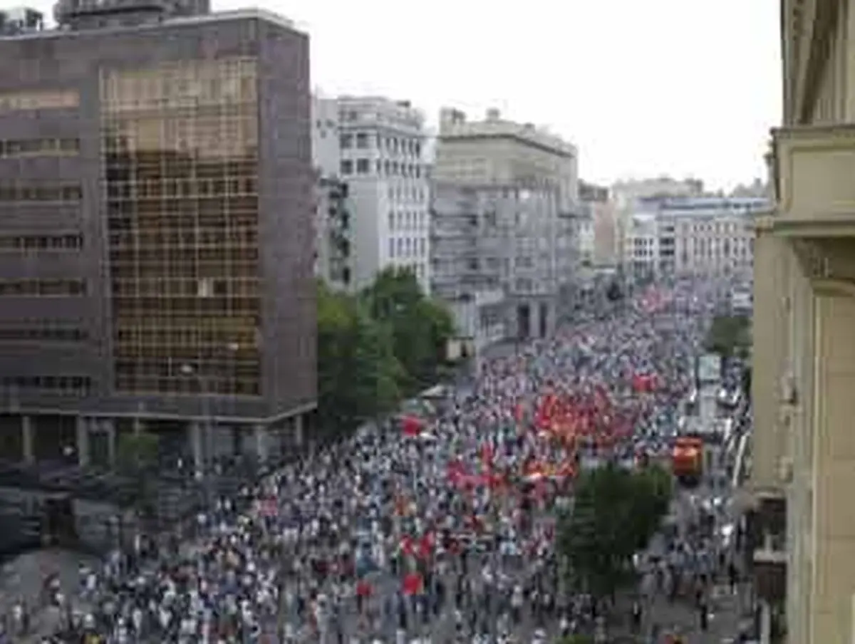 Putin uses tough tactics against protest challenge