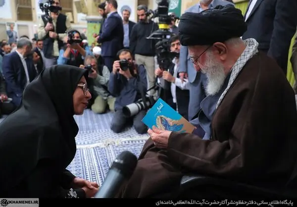 دیدار شاعران و اساتید ادبیات فارسی با رهبر انقلاب/گزارش تصویری