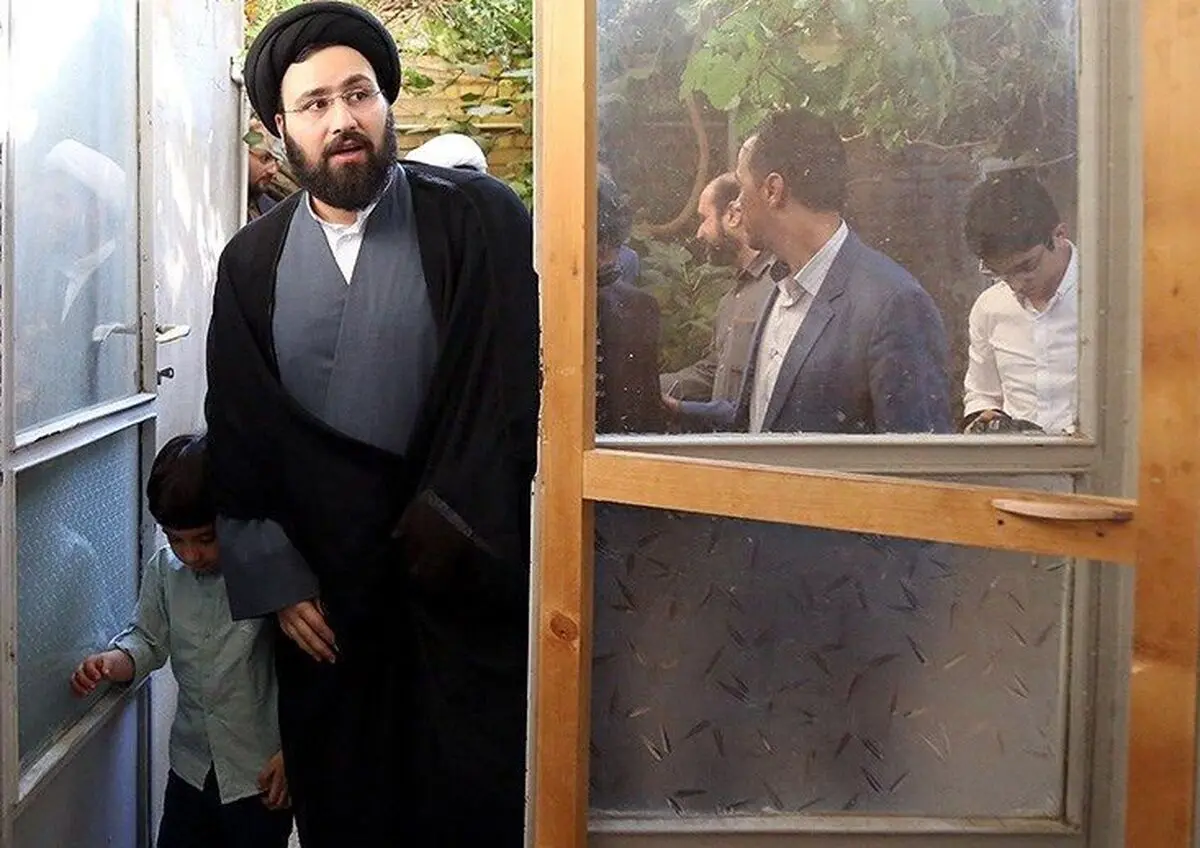 یادگار امام خمینی (ره) به شهدای دفاع مقدس ادای احترام کرد