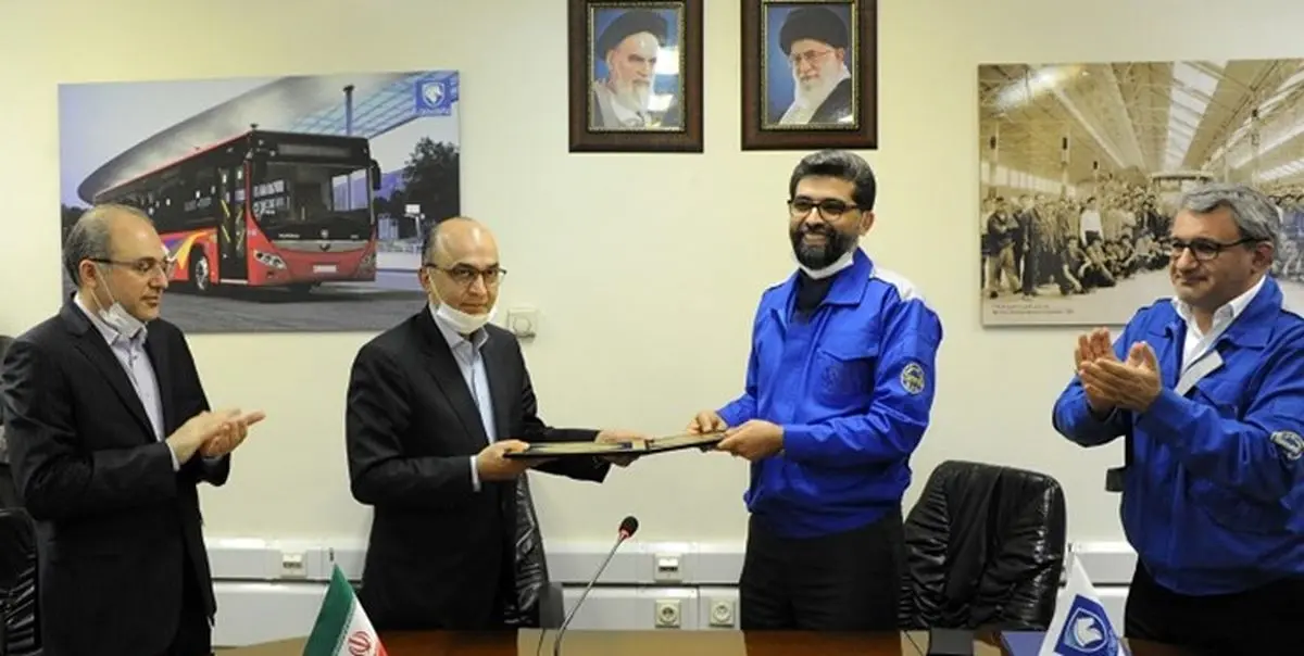 امضای تفاهم نامه همکاری ایران خودرو و بانک تجارت