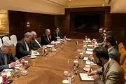 دیدار مشاور امنیت ملی افغانستان با ظریف در هند