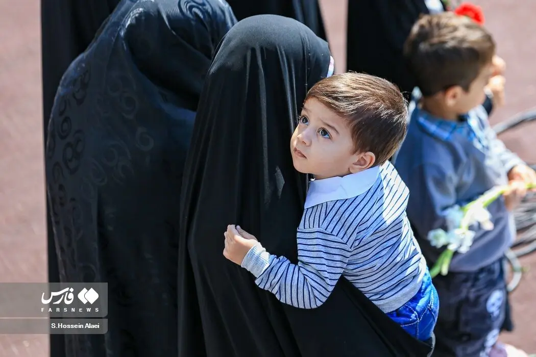 تشییع پیکر شهیدان حیدری و مهقانی/گزارش تصویری