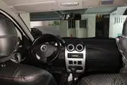 حمله وحشیانه یک زن به ماشین پارک شده برای سرقت